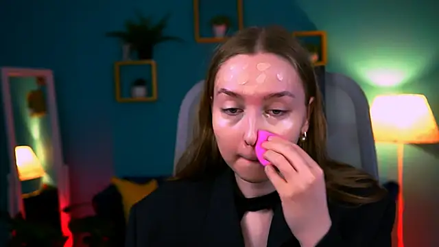 JenniferGraces online show from October 22, 10:47 am