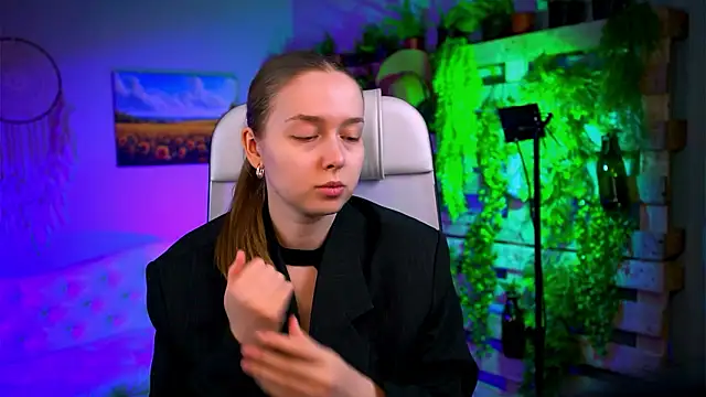 JenniferGraces online show from February 12, 11:10 am