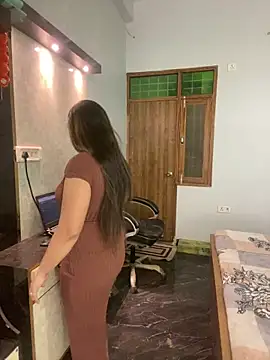 Sexy Madhuri Bhabhi online show from March 7, 8:23 am
