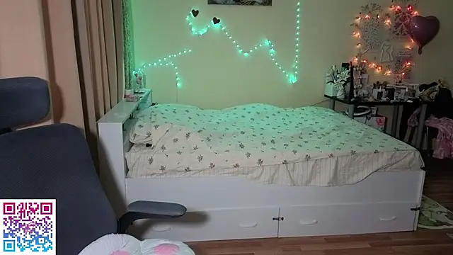 boozekirs  online show from April 15, 2:17 am