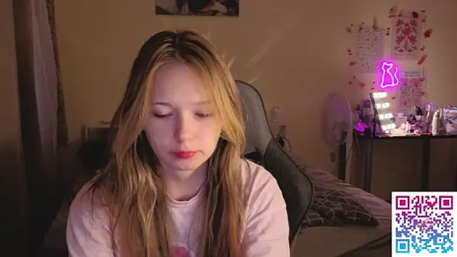 Snapshot of boozekirs_ chatting on October 27, 2:45 am boozekirs online show from October 27, 2:45 am