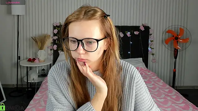 Snapshot of boozekirs_ chatting on October 6, 3:19 am boozekirs online show from October 6, 3:19 am