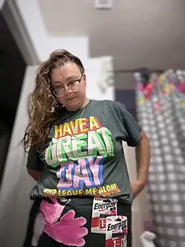 HTXBELLE online show from April 3, 8:15 pm