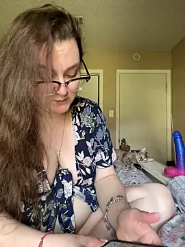HTXBELLE online show from March 19, 5:28 pm