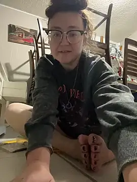 HTXBELLE online show from December 19, 1:35 pm