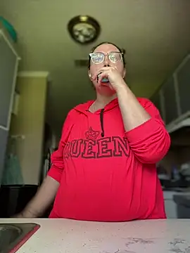 HTXBELLE online show from March 28, 4:52 pm