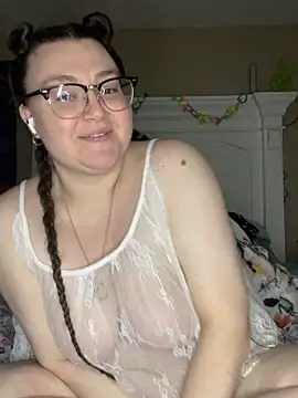 HTXBELLE online show from March 8, 9:39 am