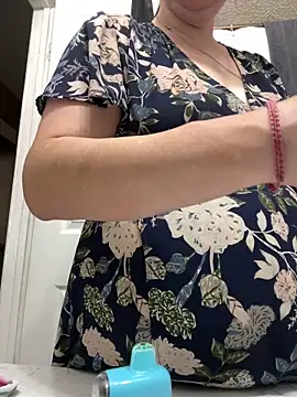 HTXBELLE online show from February 21, 9:50 pm