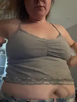 HTXBELLE online show from April 16, 1:23 pm