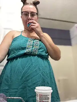 HTXBELLE online show from April 2, 5:41 pm