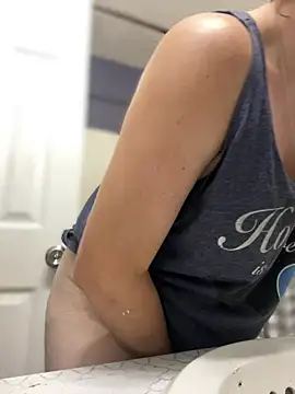 HTXBELLE online show from April 18, 8:42 pm