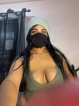 Snapshot of Louli_ta chatting on February 8, 8:06 pm Louli ta online show from February 8, 8:06 pm