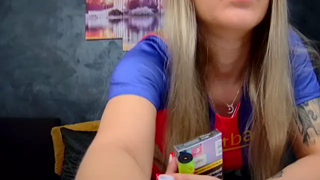 Snapshot of jake_and_melinda chatting on March 5, 5:18 am jake and melinda online show from March 5, 5:18 am