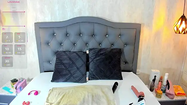 Snapshot of Nathalia_rodriguezz chatting on February 19, 7:05 pm Nathalia rodriguezz online show from February 19, 7:05 pm