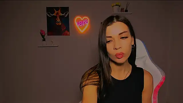 Snapshot of KetiWils chatting on March 18, 4:18 am KetiWils online show from March 18, 4:18 am