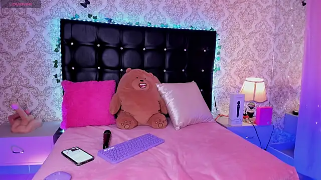 Snapshot of Luna_Sommer chatting on January 14, 7:39 pm Luna Sommer online show from January 14, 7:39 pm