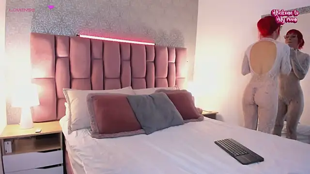 Snapshot of AbellaFox_ chatting on February 6, 8:16 pm AbellaFox online show from February 6, 8:16 pm