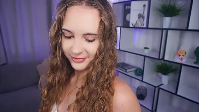 Snapshot of QuennaCoote chatting on November 11, 5:57 am QuennaCoote online show from November 11, 5:57 am