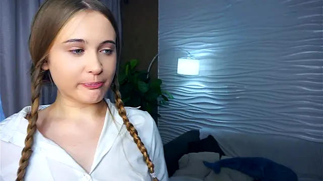 QuennaCoote online show from December 21, 10:17 am