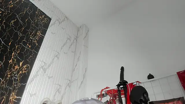 Guxplo  online show from February 25, 2:50 pm