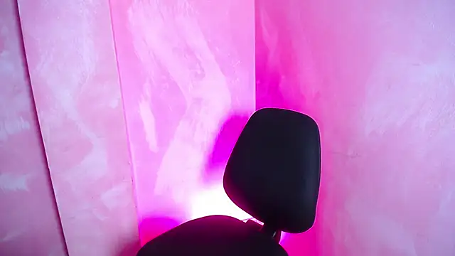 Snapshot of Guxplo_ chatting on March 10, 8:23 pm Guxplo  online show from March 10, 8:23 pm