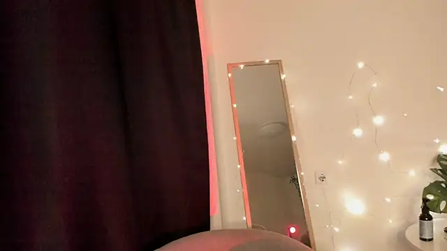 Snapshot of Christine_Carlson chatting on February 24, 2:40 am Christine Carlson online show from February 24, 2:40 am