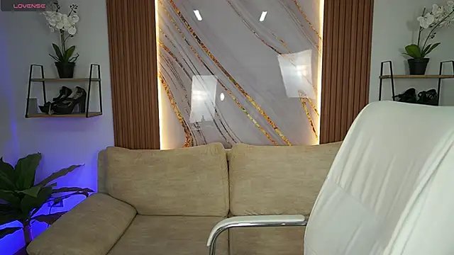 Snapshot of SaharaKramer chatting on September 13, 11:43 am SaharaKramer online show from September 13, 11:43 am