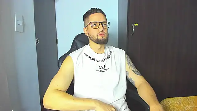 bastianwatson10 online show from November 6, 4:22 pm