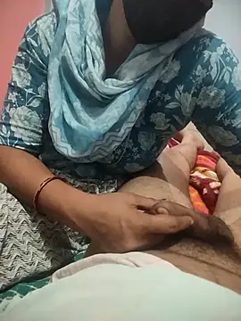 Snapshot of indian_couple4 chatting on October 30, 4:33 am indian couple4 online show from October 30, 4:33 am