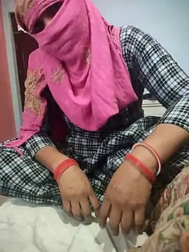 Snapshot of indian_couple4 chatting on February 19, 7:17 am indian couple4 online show from February 19, 7:17 am