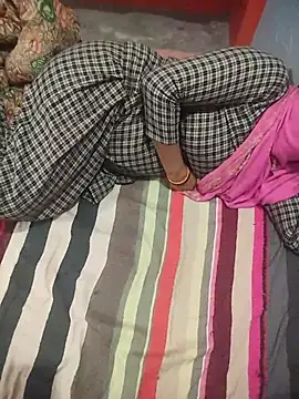 Snapshot of indian_couple4 chatting on March 15, 3:27 pm indian couple4 online show from March 15, 3:27 pm