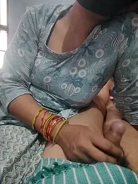 Snapshot of indian_couple4 chatting on November 4, 2:26 am indian couple4 online show from November 4, 2:26 am