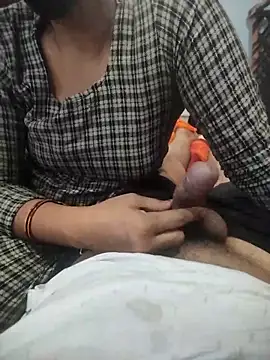 Snapshot of indian_couple4 chatting on October 29, 4:00 am indian couple4 online show from October 29, 4:00 am