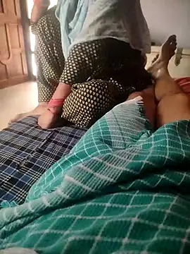 Snapshot of indian_couple4 chatting on November 2, 2:38 am indian couple4 online show from November 2, 2:38 am