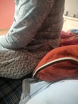 Snapshot of indian_couple4 chatting on November 16, 6:07 am indian couple4 online show from November 16, 6:07 am