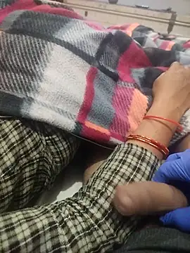 Snapshot of indian_couple4 chatting on December 15, 5:08 pm indian couple4 online show from December 15, 5:08 pm