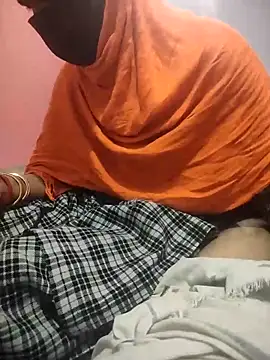 Snapshot of indian_couple4 chatting on November 14, 1:09 am indian couple4 online show from November 14, 1:09 am