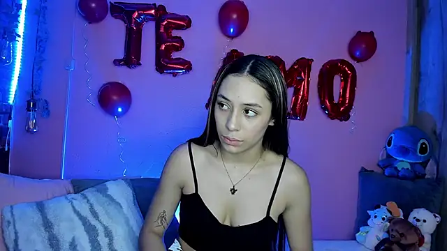 Snapshot of TANIA_06 chatting on February 21, 8:22 pm TANIA 06 online show from February 21, 8:22 pm