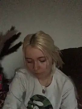 Snapshot of Blondie_Sofia_Essexbabe chatting on November 28, 4:07 pm Blondie Sofia Essexbabe online show from November 28, 4:07 pm