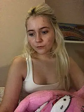 Snapshot of Blondie_Sofia_Essexbabe chatting on October 30, 11:23 pm Blondie Sofia Essexbabe online show from October 30, 11:23 pm