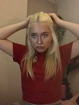 Snapshot of Blondie_Sofia_Essexbabe chatting on November 10, 9:53 pm Blondie Sofia Essexbabe online show from November 10, 9:53 pm