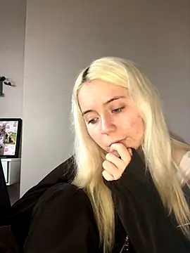 Snapshot of Blondie_Sofia_Essexbabe chatting on December 1, 1:56 pm Blondie Sofia Essexbabe online show from December 1, 1:56 pm