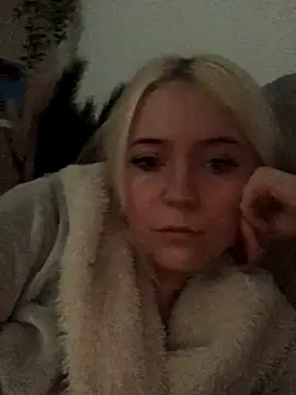 Snapshot of Blondie_Sofia_Essexbabe chatting on November 26, 9:20 am Blondie Sofia Essexbabe online show from November 26, 9:20 am