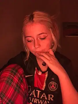 Snapshot of Blondie_Sofia_Essexbabe chatting on November 30, 9:15 pm Blondie Sofia Essexbabe online show from November 30, 9:15 pm