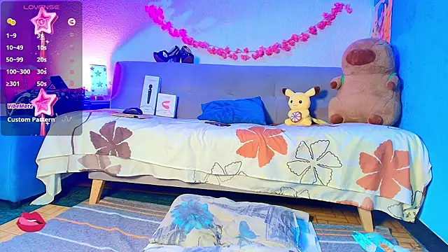 Snapshot of Vicky_Miller_05 chatting on October 16, 7:22 pm Vicky Miller 05 online show from October 16, 7:22 pm