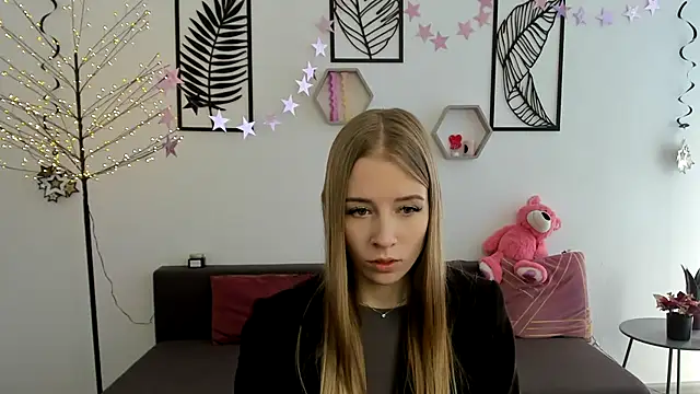 Snapshot of AnnNorriss chatting on February 18, 8:16 am AnnNorriss online show from February 18, 8:16 am