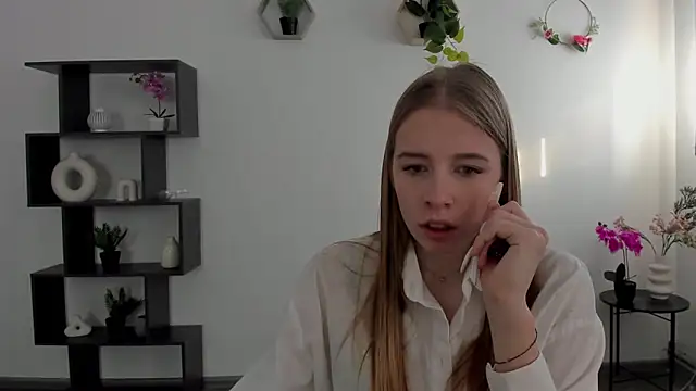 Snapshot of AnnNorriss chatting on March 9, 6:28 am AnnNorriss online show from March 9, 6:28 am