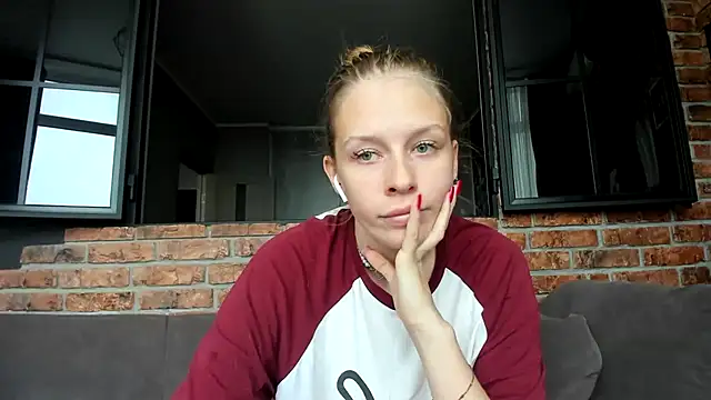 Snapshot of AnnNorriss chatting on October 7, 9:32 am AnnNorriss online show from October 7, 9:32 am