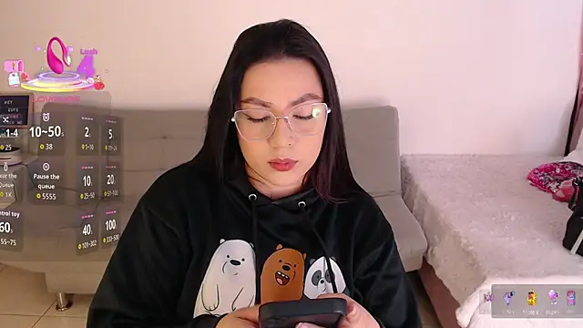 Snapshot of emily-777 chatting on November 6, 6:56 pm emily-777 online show from November 6, 6:56 pm