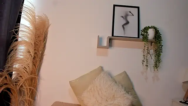 Snapshot of emily-777 chatting on November 16, 9:30 pm emily-777 online show from November 16, 9:30 pm